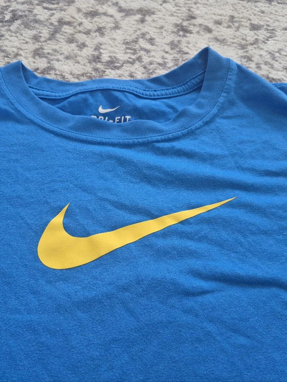 Nike boys xl dri fit yellow swoosh excellent condition